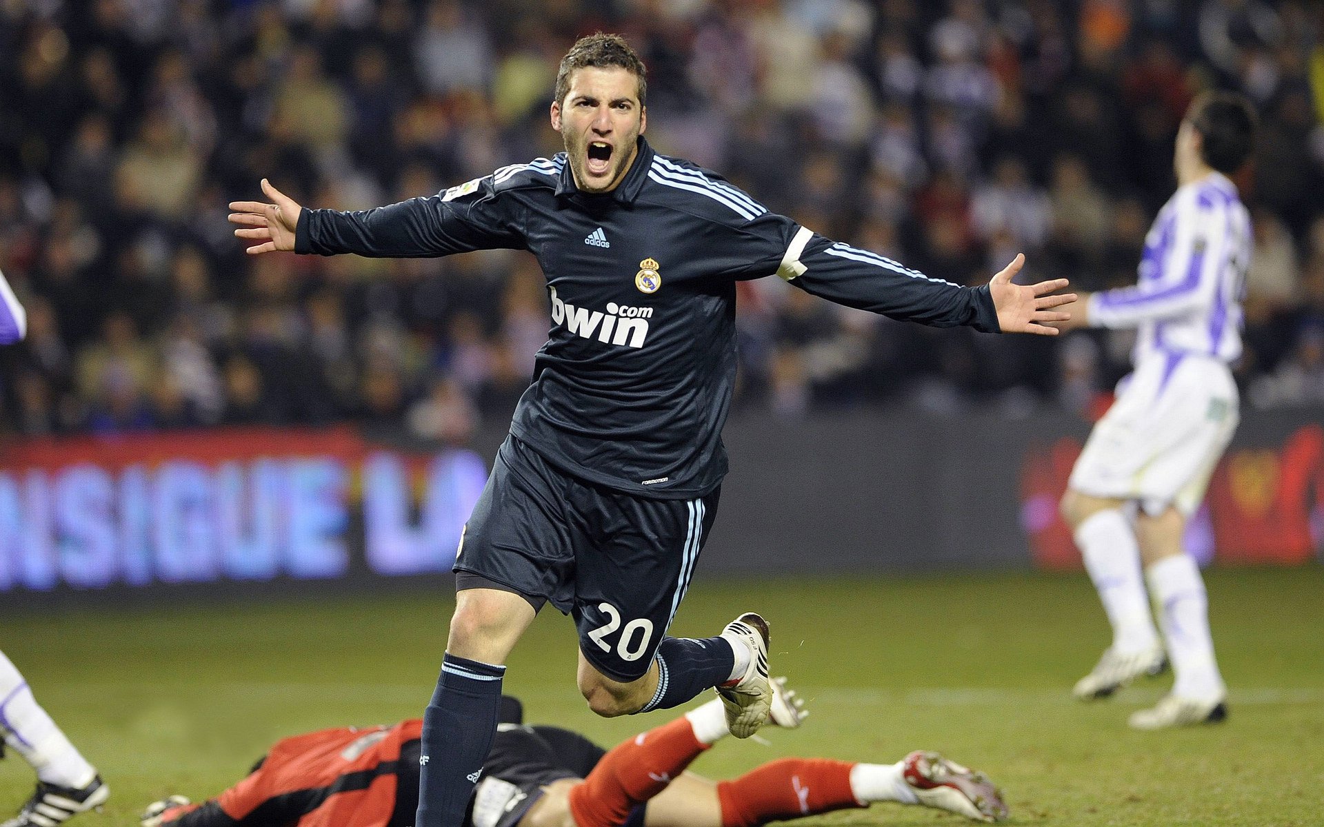 赛季末冲刺：抖出你最喜欢的呐喊瞬间！